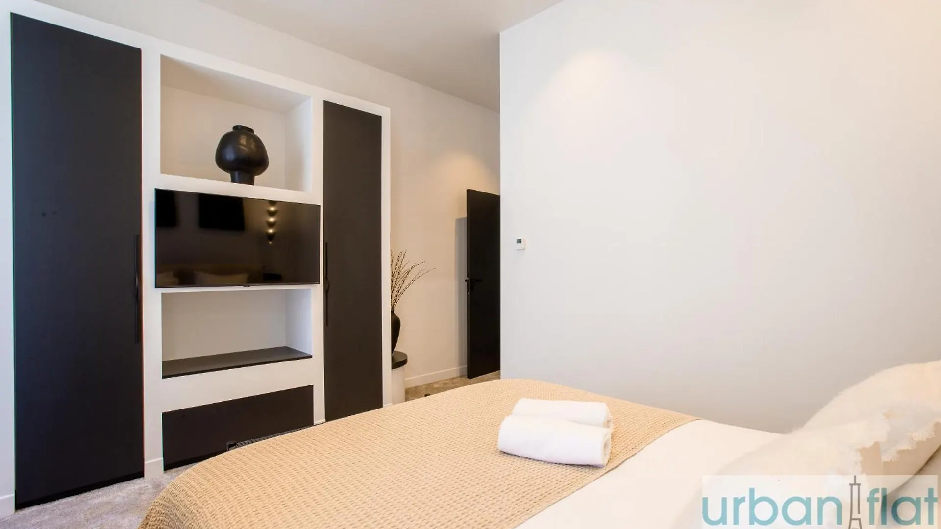 Urban Flat 197 - Appartement Saint Honore Champs Elysees Paris Apartment